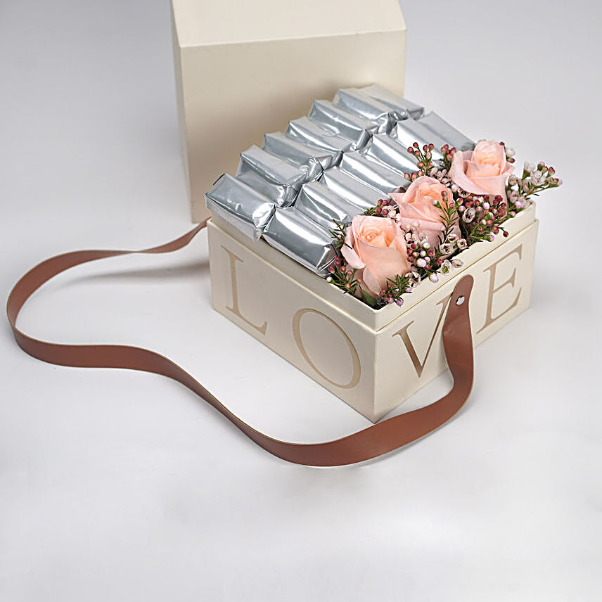 Lovely Peach Roses & Chocolates White Love Box:flowers n chocolates