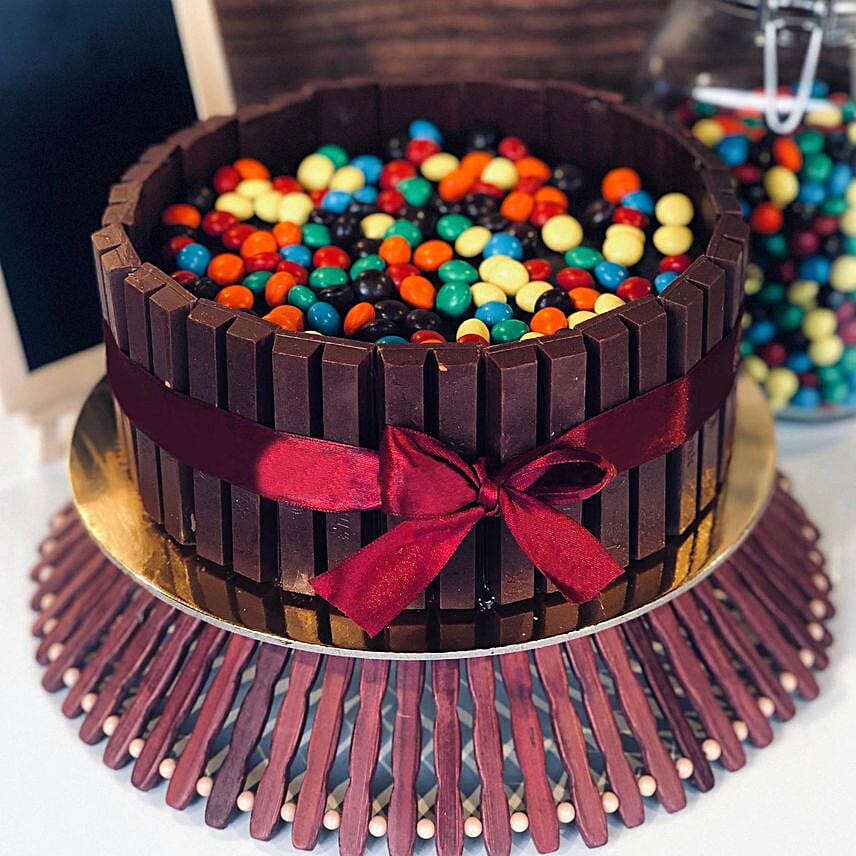 Fun Gems Kitkat Cream Cake Half Kg