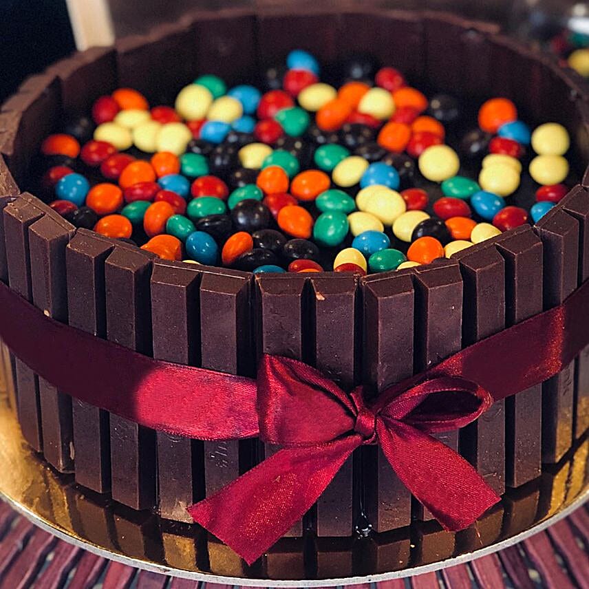 Fun Gems Kitkat Cream Cake Half Kg