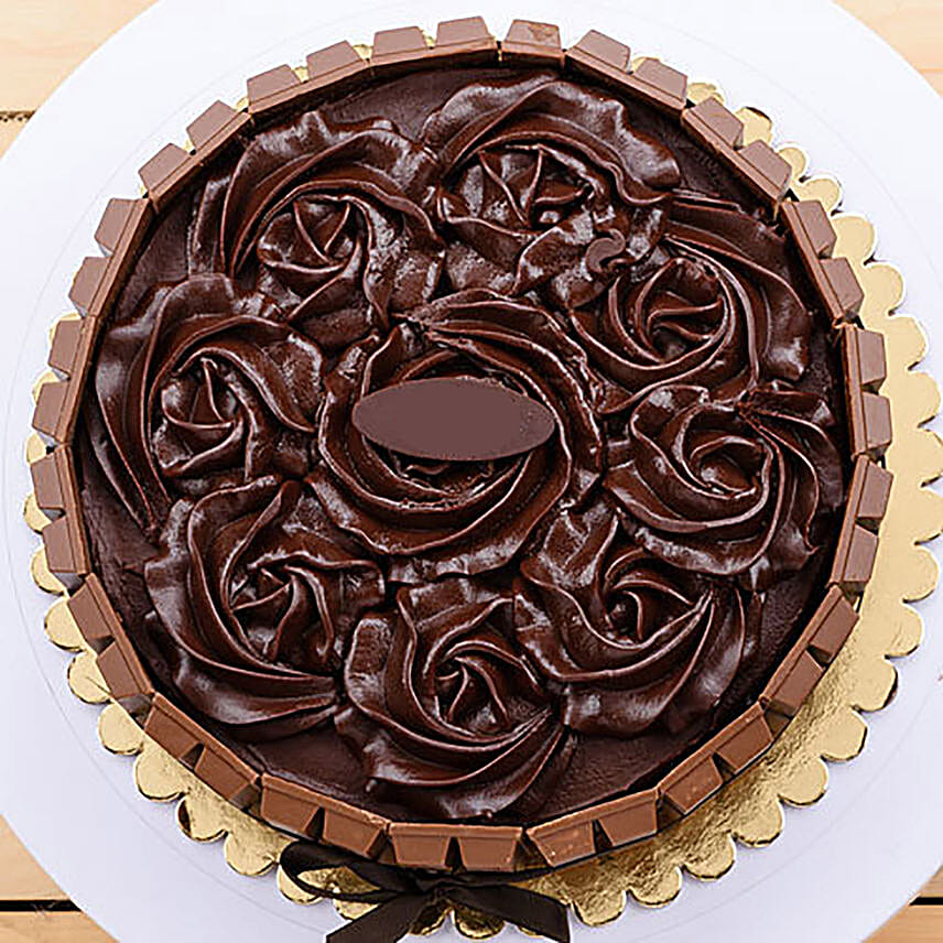 KitKat Chocolate Cake