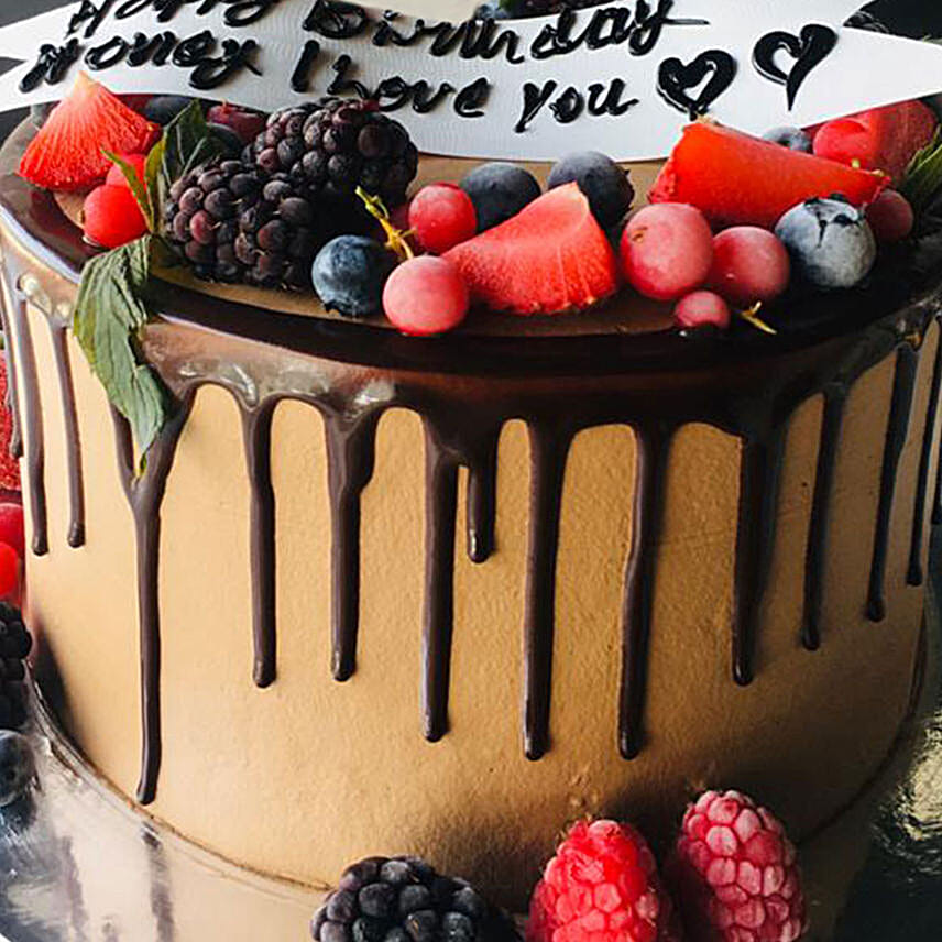Loaded Love Choco Berry Cake Half Kg