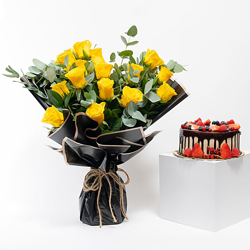 Lovely Yellow Roses Bouquet with Cream Cake