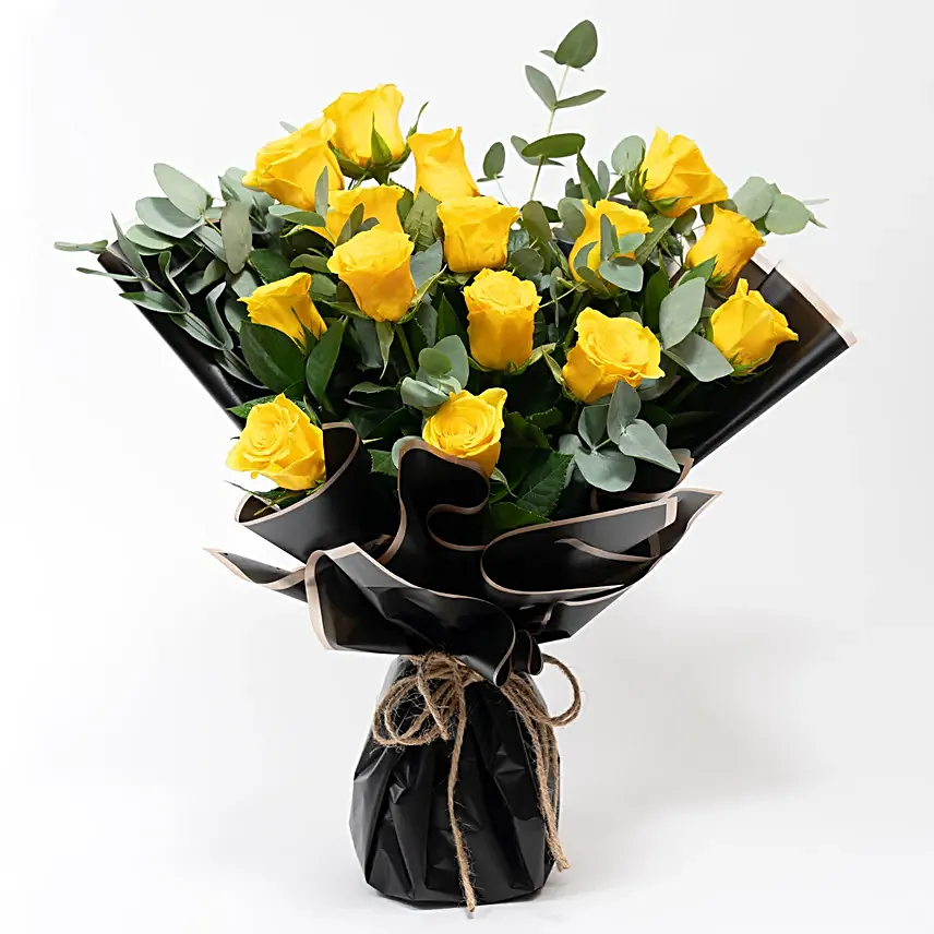 Lovely Yellow Roses Bouquet with Cream Cake