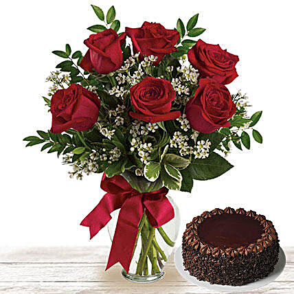 Chocolate Cake And Roses:Send New Year Gifts to Qatar