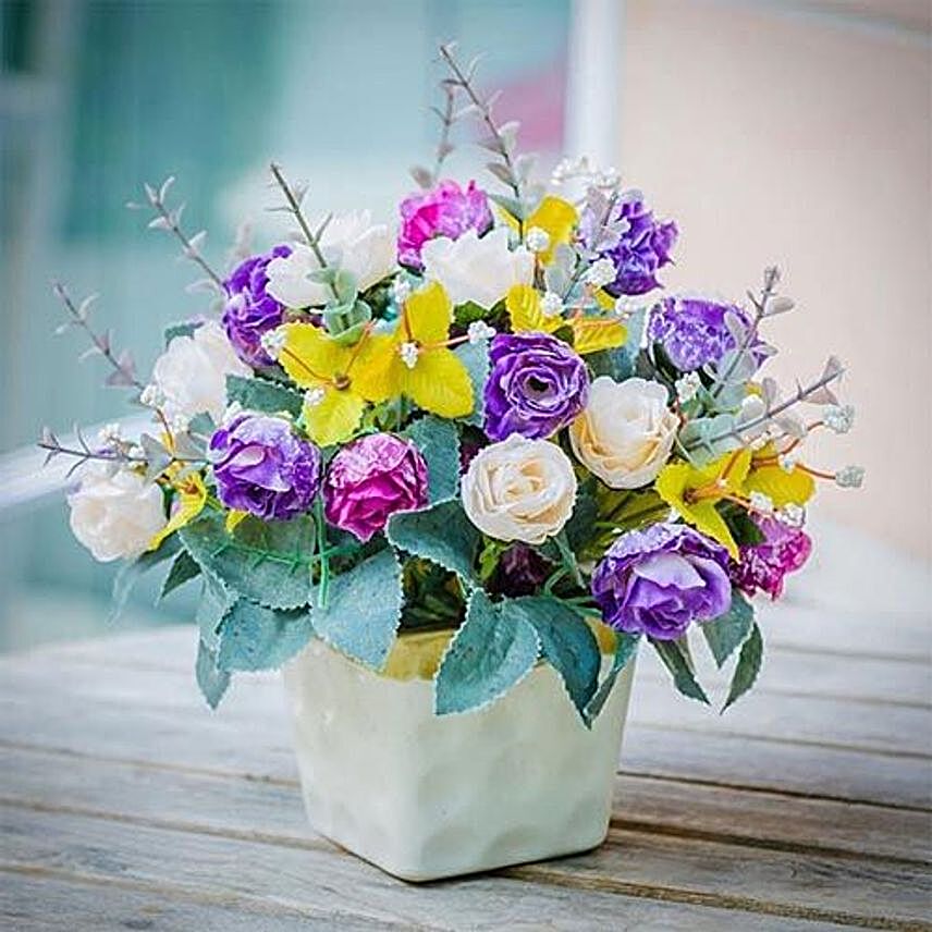 Mixed Roses Bouquet With Ceramic Vase:Fathers Day Gifts to Saudi Arabia