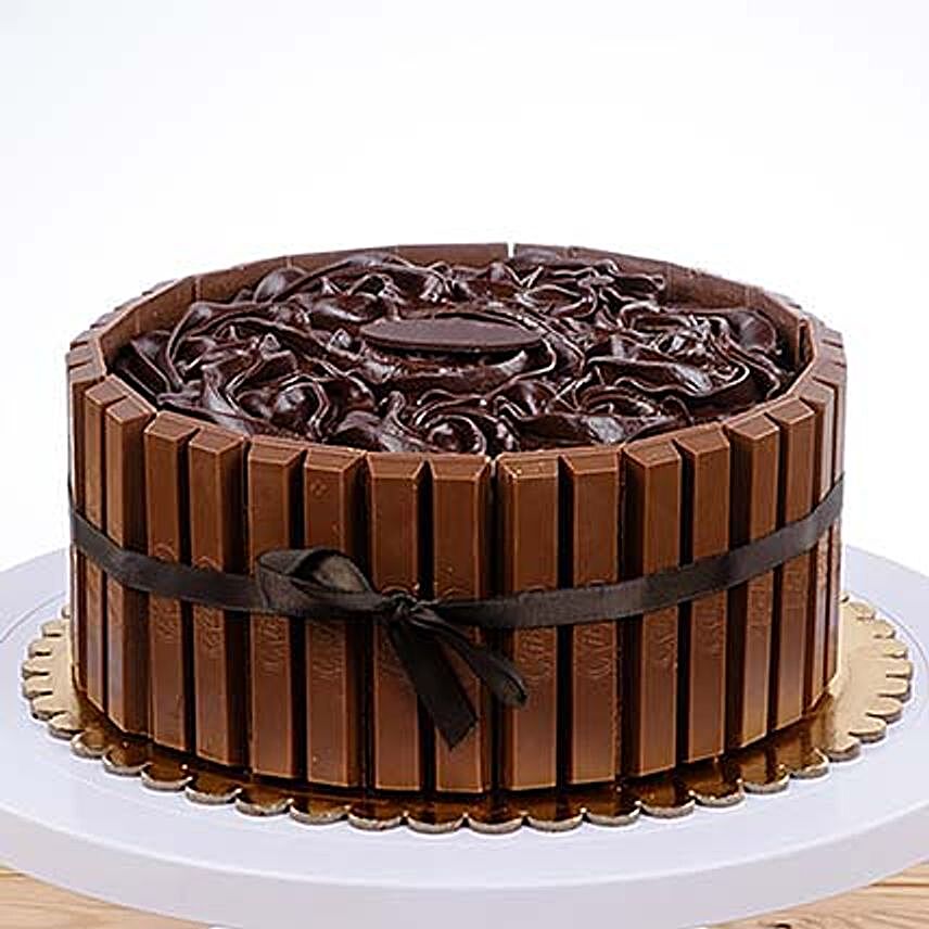 Kitkat Chocolate Cake:Gift for Her in Saudi Arabia