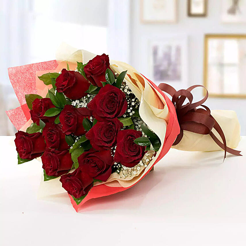 12 Red Roses Wrap in Bouquet