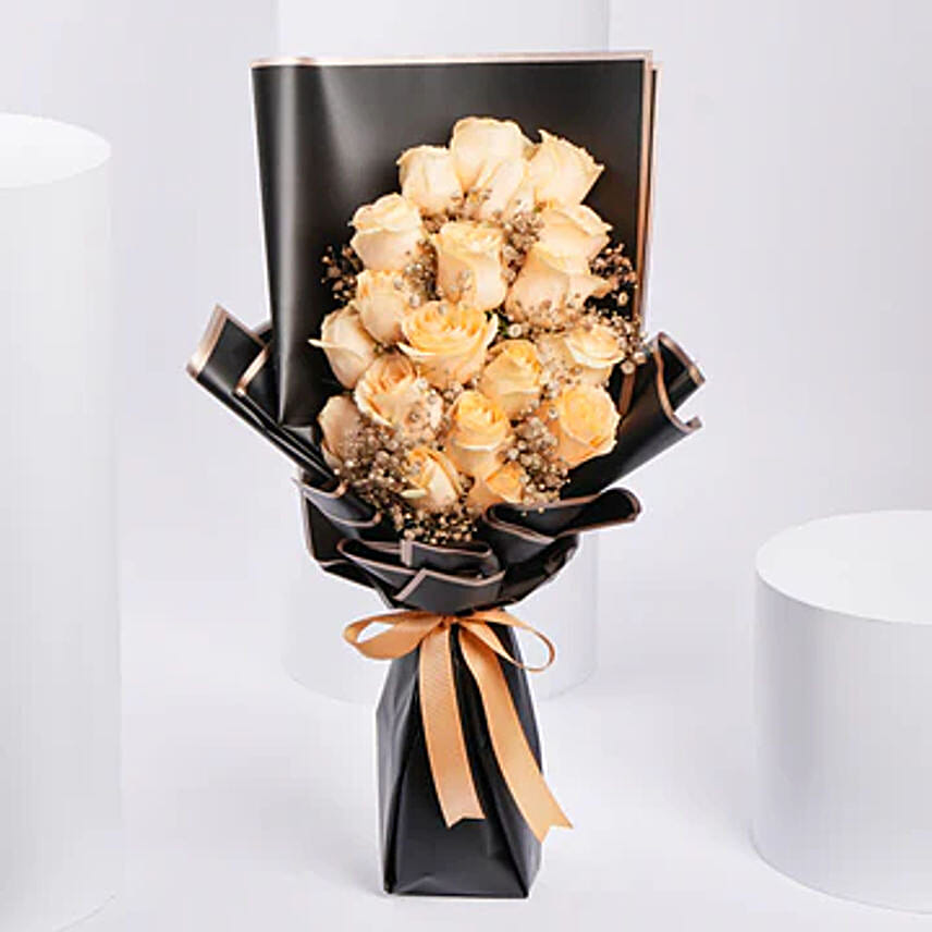 20 Peach Roses Bouquet in Black Wrap