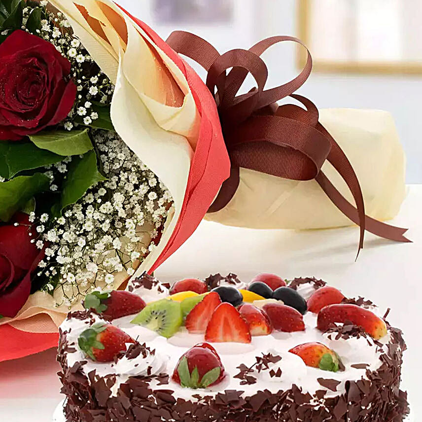 Red Roses & Black Forest Cake- Half Kg