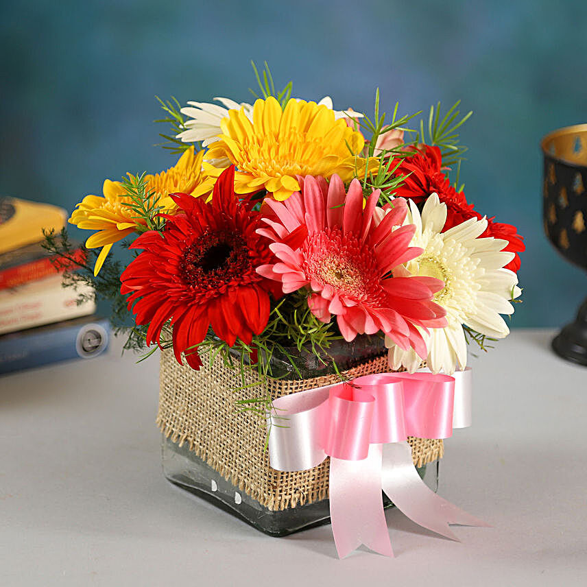 8 Petite Mixed Gerbera Floral Vase:Flower Bouquets