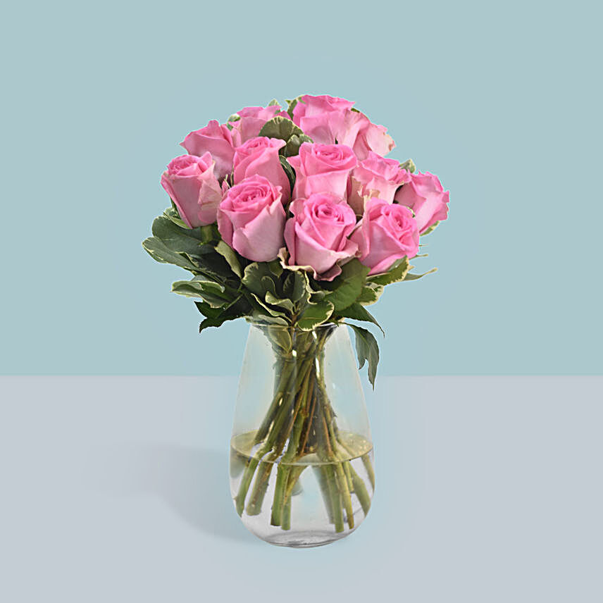 Roses Arrangement In A Glass Vase:Roses To Singapore