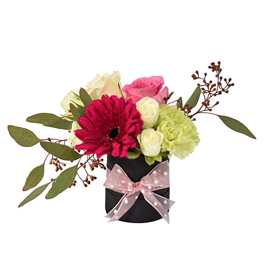 Stunning Floral Arrangement:Womens Day Gifts to Singapore