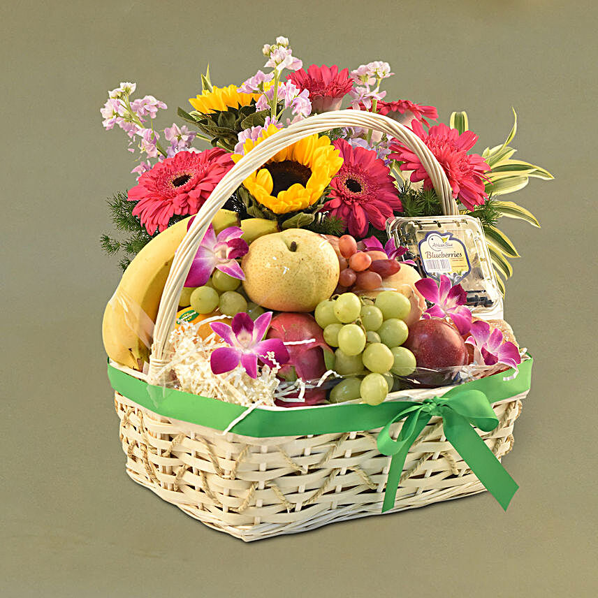 Fresh & Healthy Fruits Basket