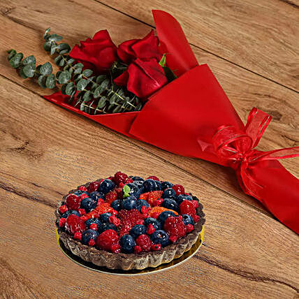 Roses Bouquet & Berry Tart Cake:New Year Gifts to Singapore