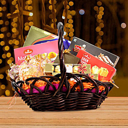Delectable Sweets Diwali Hamper:Diwali Gift Delivery in Singapore