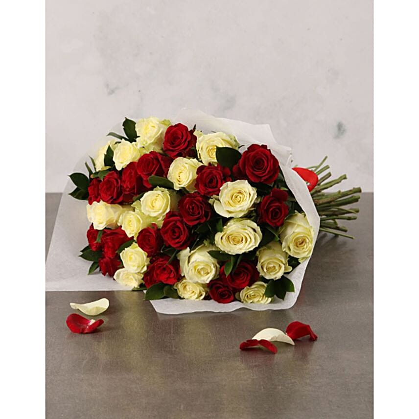 White And Red Rose Bouquet 12 Roses