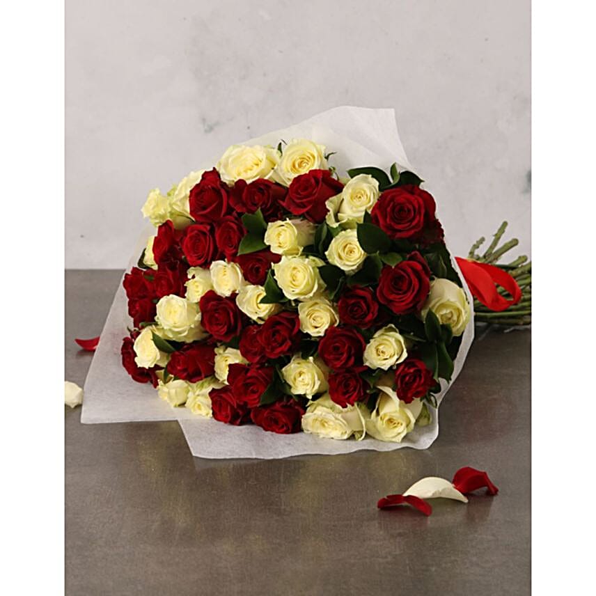 White And Red Rose Bouquet 12 Roses