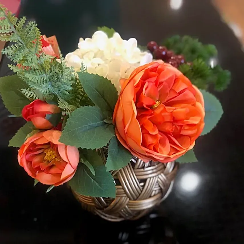 Alluring Mixed Flowers Arrangement