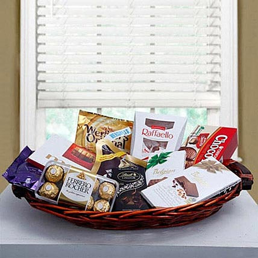 Luxurious Choco Hamper:Send Easter Gifts to UAE