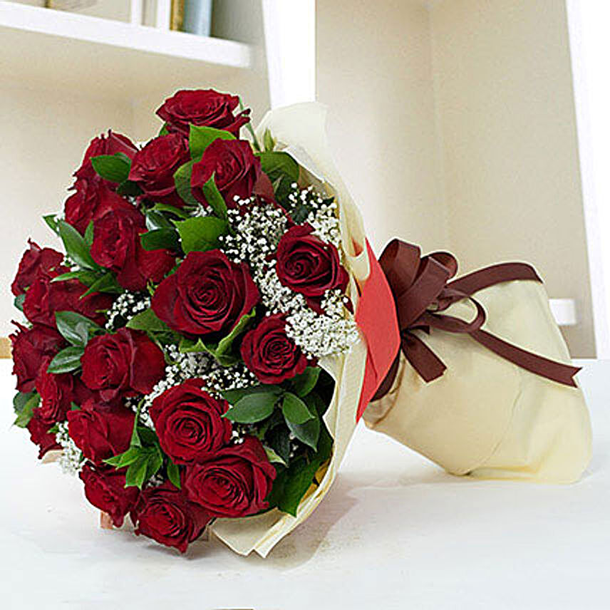 Lovely Roses Bouquet:Flower Bouquets to UAE