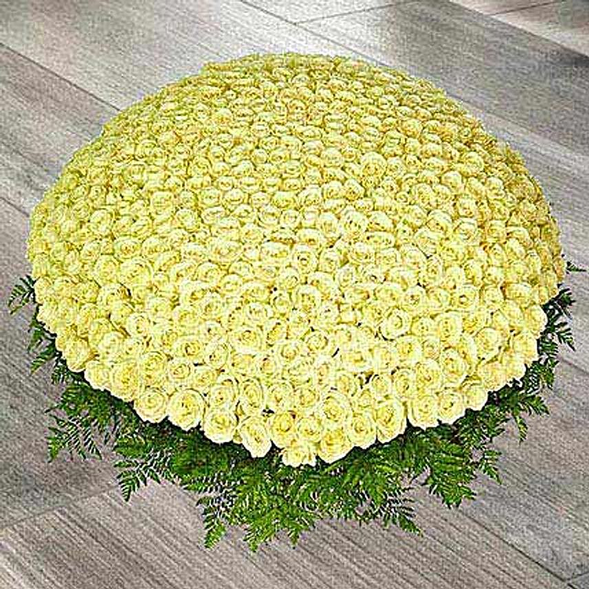 500 White Roses Arrangement:Flower Arrangements to UAE