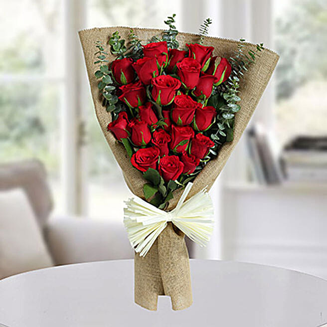 22 Red Roses Bunch uae | Gift 22 Red Roses Bunch- Ferns N Petals