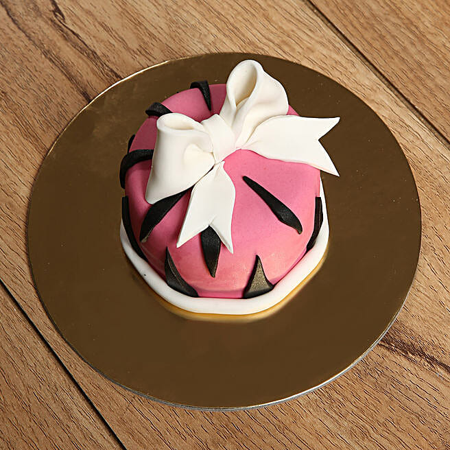 Designer Bow Mono Cake uae Gift Designer Bow Mono Cake FNP