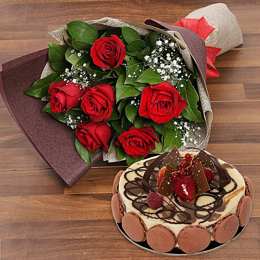 Enchanting Rose Bouquet With Marble Cake