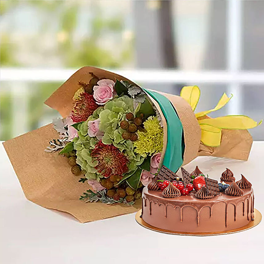 Royal Flower Bouquet With Chocolate Fudge Cake