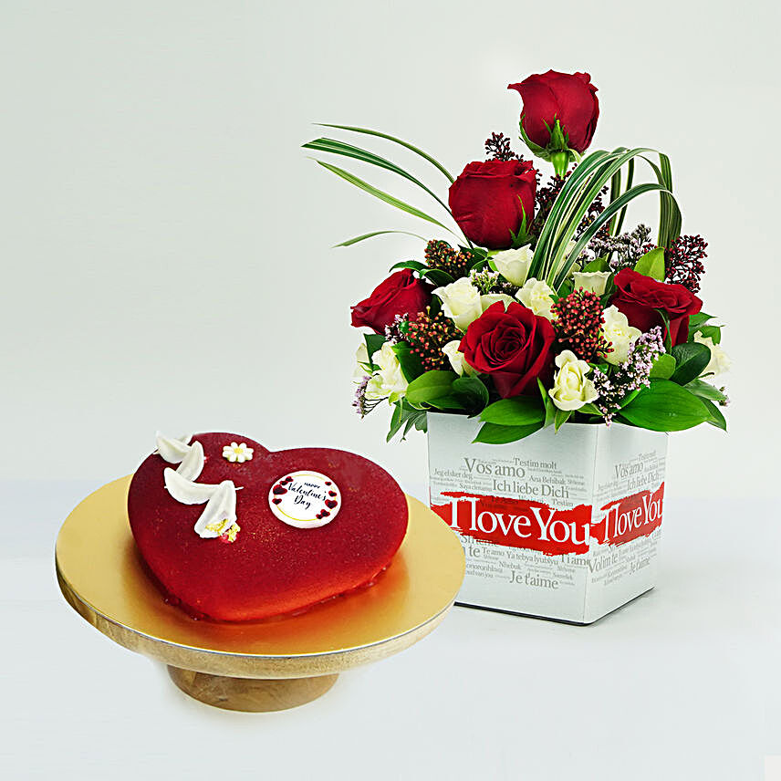 I Love You Flower in a Vase n Valentines Day Cake:Send Valentines Day Roses to UAE