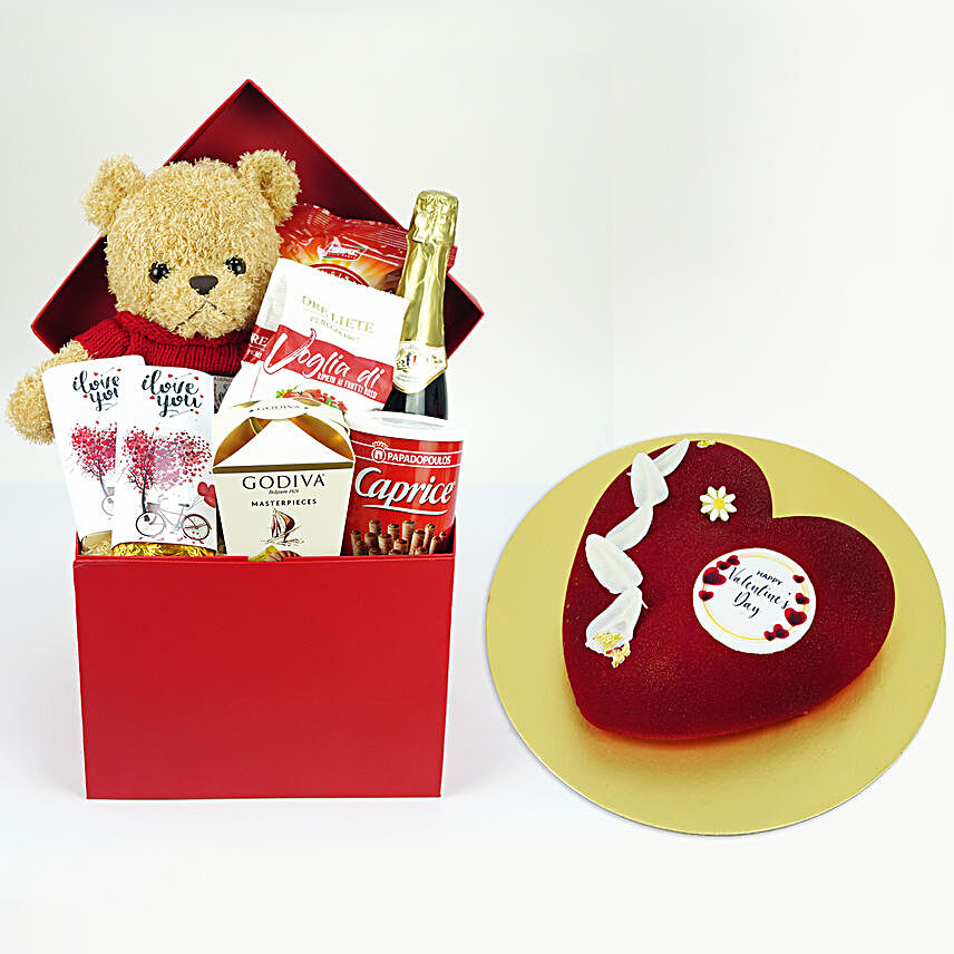 Cake With Box of Love:Send Valentines Day Cakes to UAE
