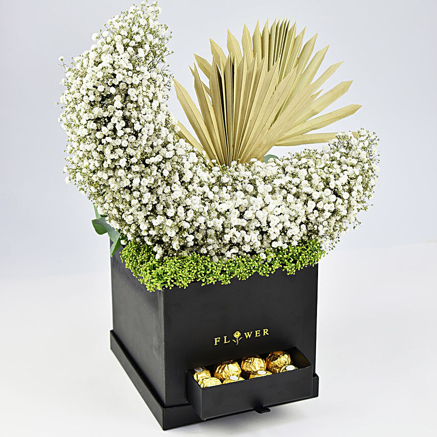 Moon Shape Flowers and Chocolates Box:Send Eid Gifts to UAE