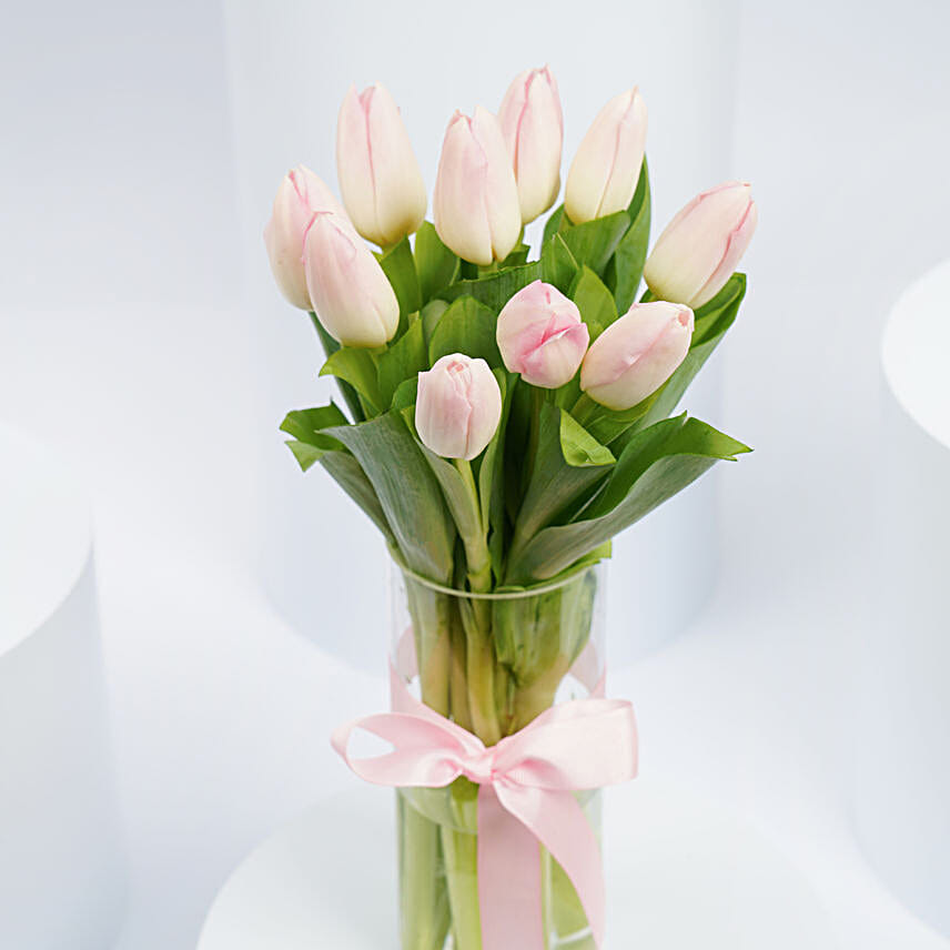 10 Tulips In a Vase