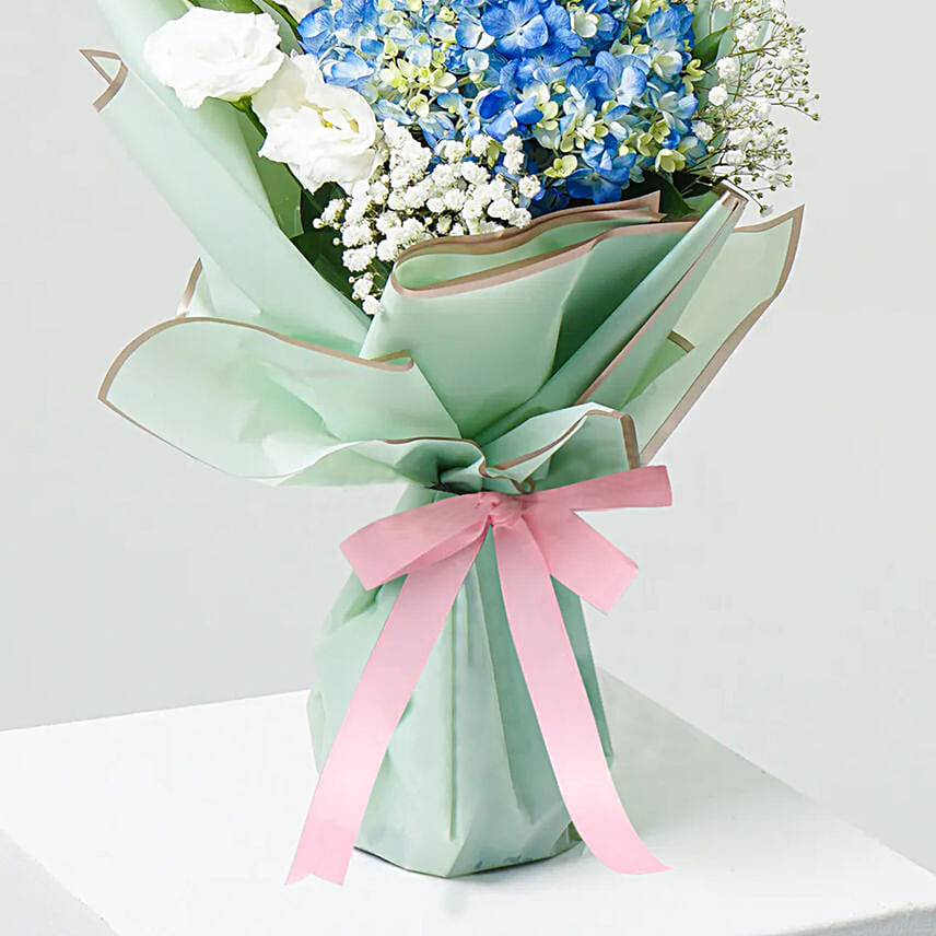 Appealing Roses N Hydrangea Bouquet