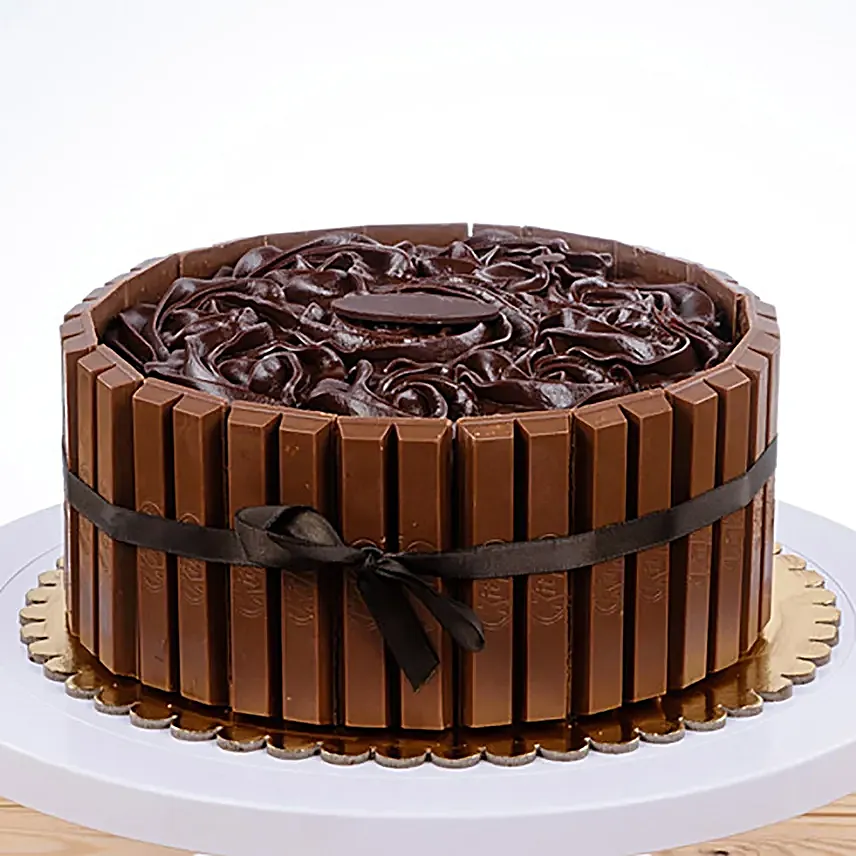 KitKat Chocolate Cake