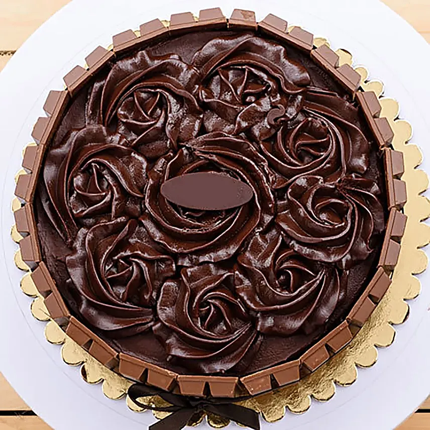 KitKat Chocolate Cake