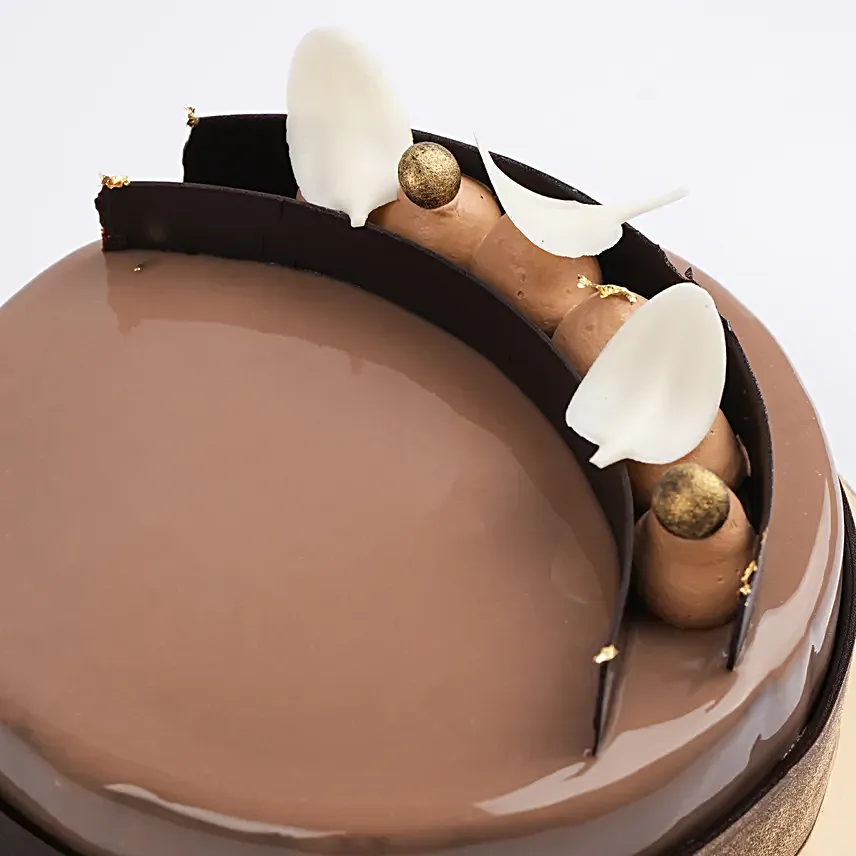 Luxurious Caramel Gold Fudge Half Cake