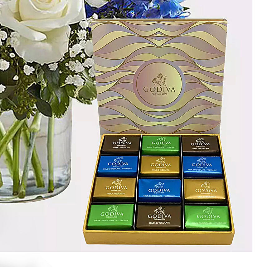 Royal Blooms With Rakhi Combo
