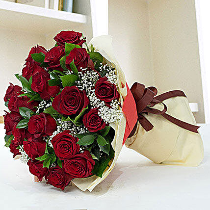 Lovely Roses Bouquet:Anniversary Bouquet to UAE