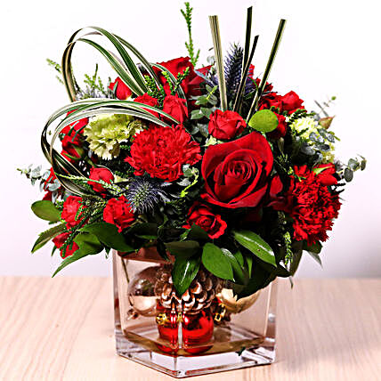 Decorative Xmas Floral Vase:Christmas Flowers in UAE