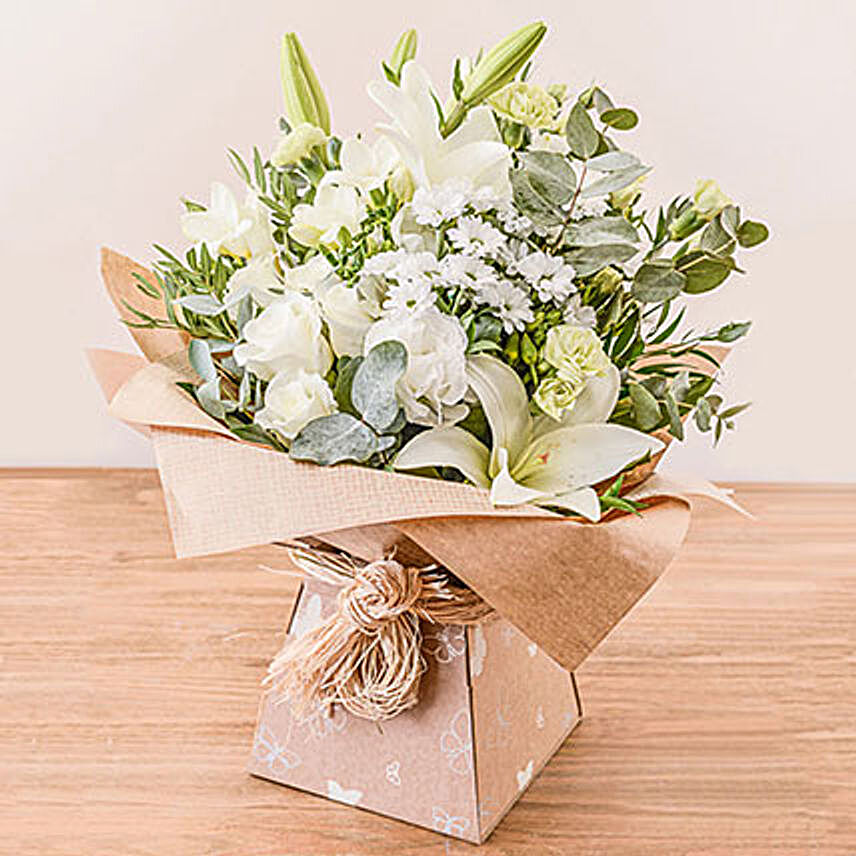 Evelyn Arrangement:Flower Delivery UK