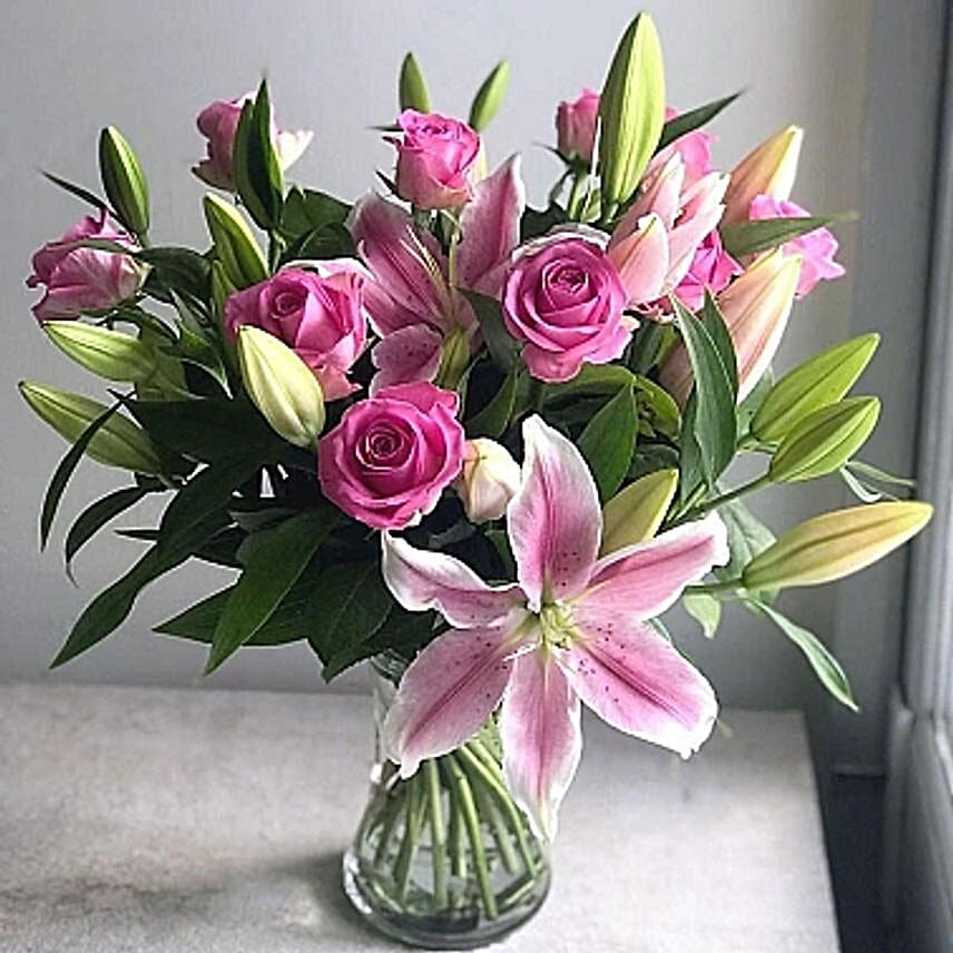 Refined Lovebouquet Of Lilies And Roses