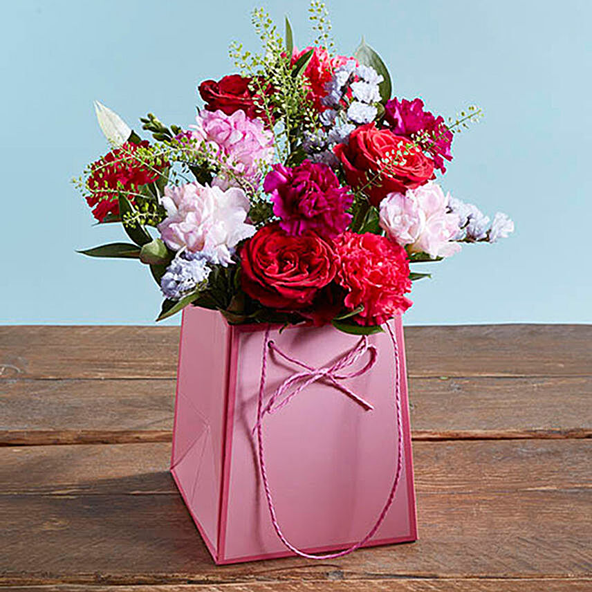 Roses And Carnations Oasis Foam Arrangement:Flower Arrangements to UK
