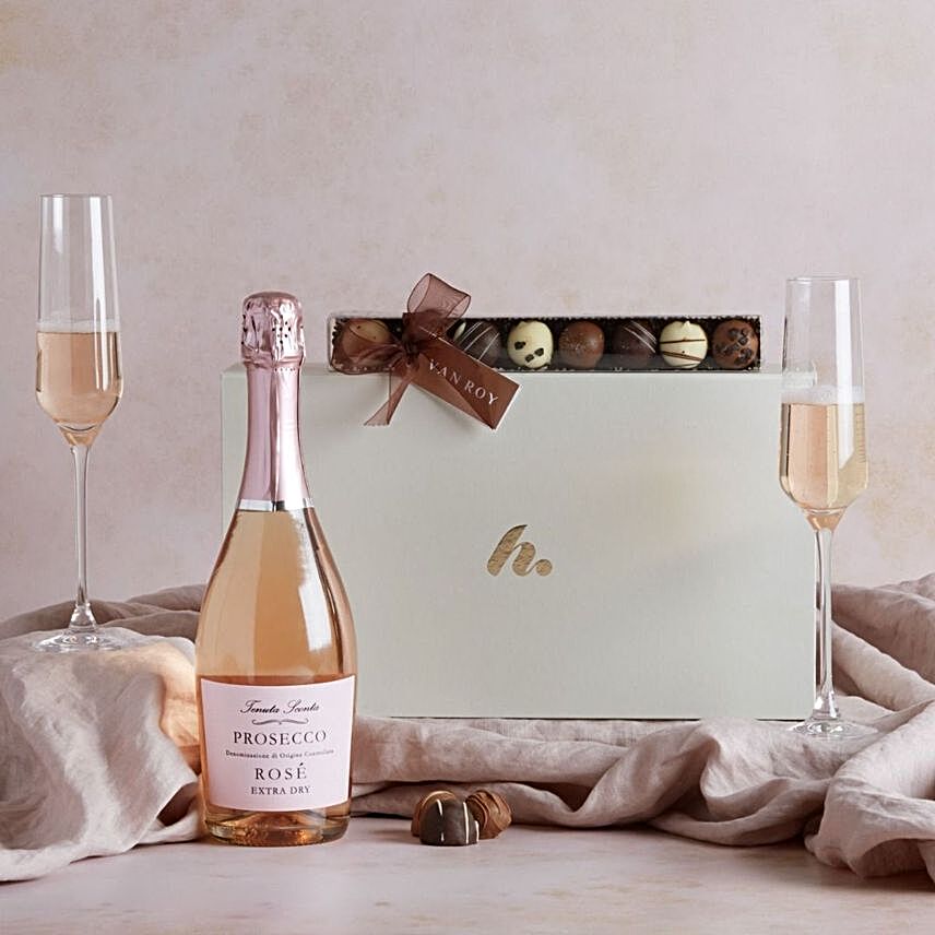 Prosecco Rose And Truffles Hamper:Wine Baskets to UK