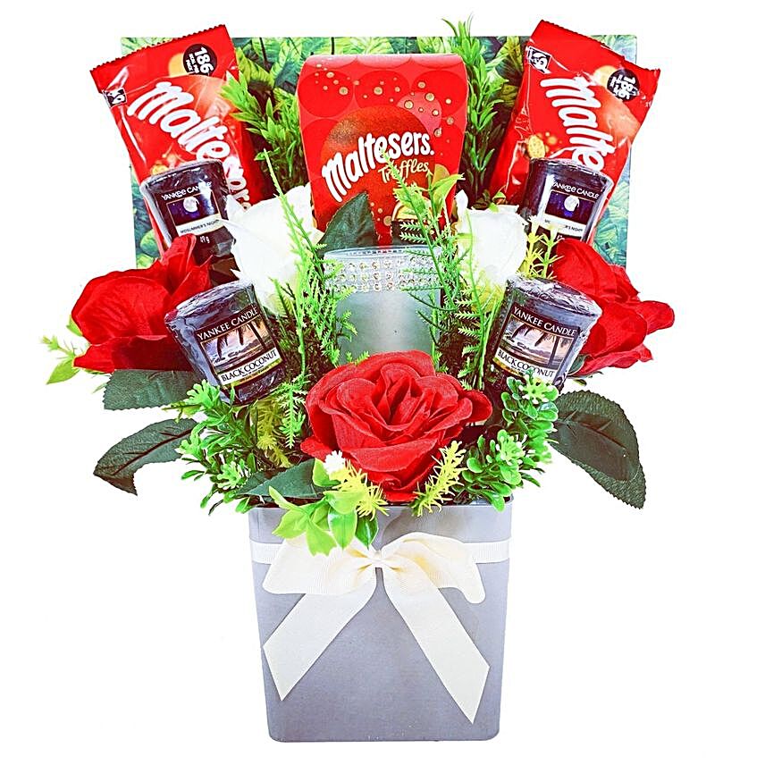 Yankee Candle And Chocolate Truffle Bouquet:Christmas Gifts UK