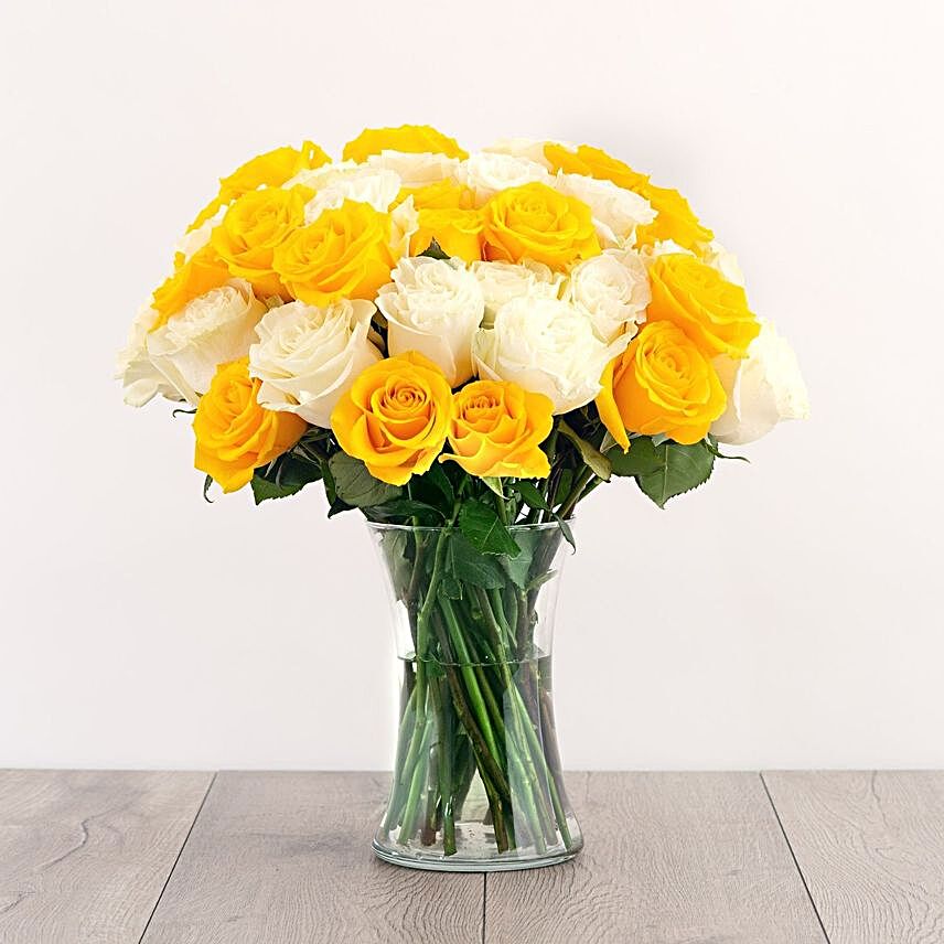 Blissful Yellow And White Roses Bunch