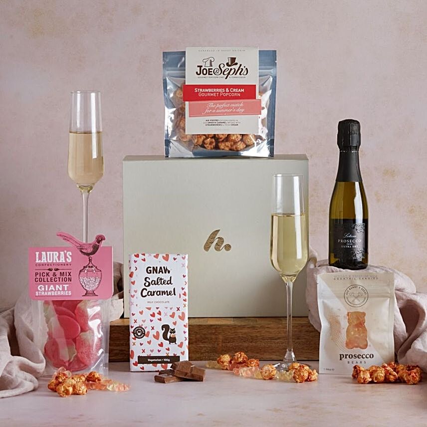 Prosecco & Sweet Treats Gift Hamper:Christmas Gift Hampers to UK