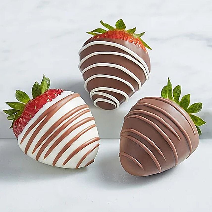 Vanilla Cake N Dipped Strawberry Combo