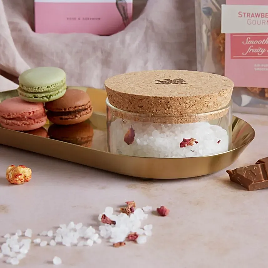 Sparkling Wine And Tasty Treats Hamper