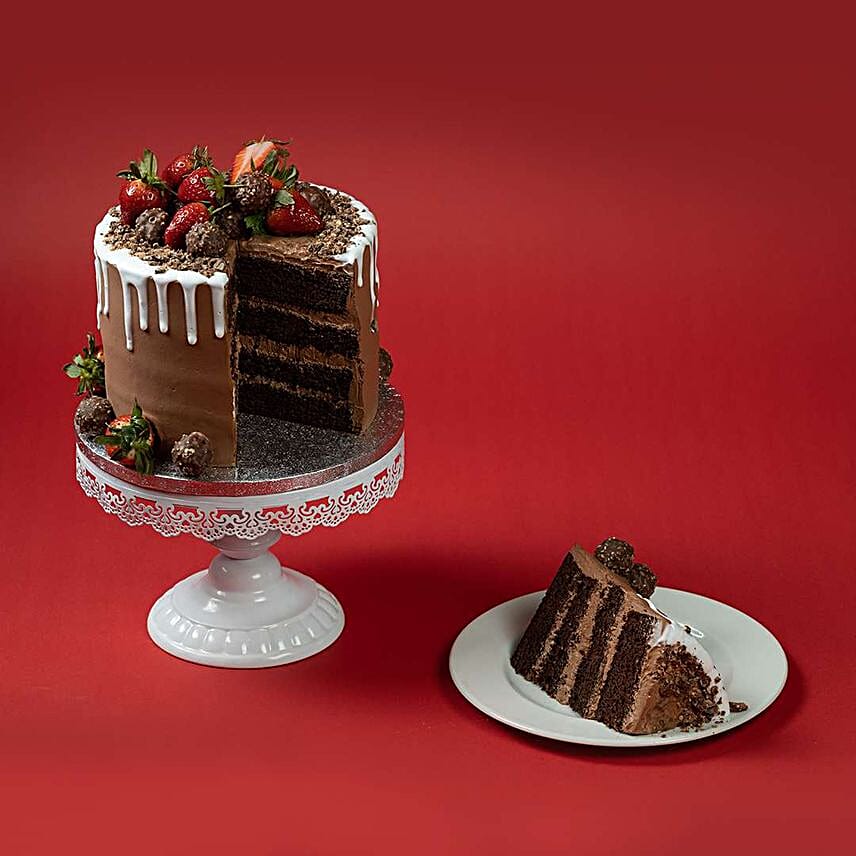 Strawberry & Ferrero Luscious Cake